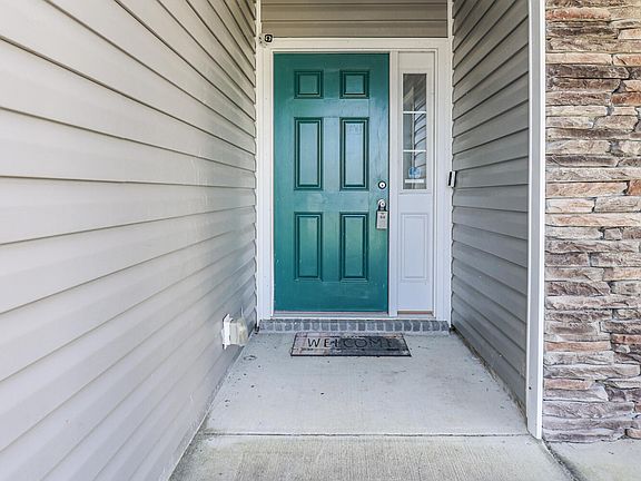 5th image of 205 Ivy Glen Lane