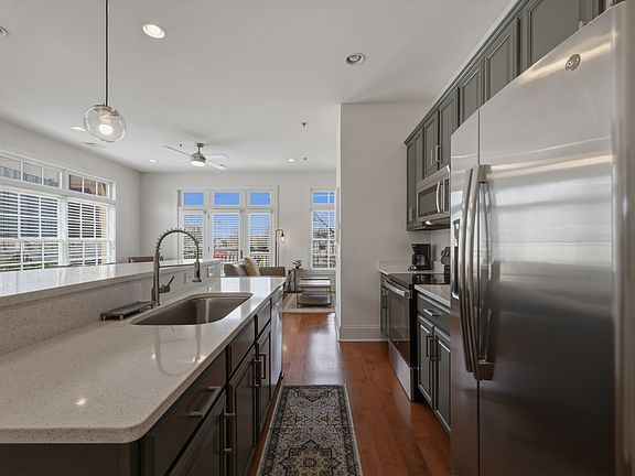 5th image of 301 Augusta St #203