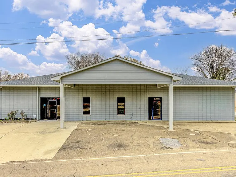6889 Paxton Rd — Photo 1