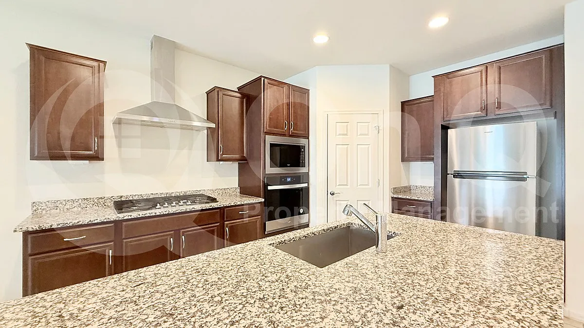 3 bed, 2.0 bath, 1730 sqft, $2,299 — Photo 4