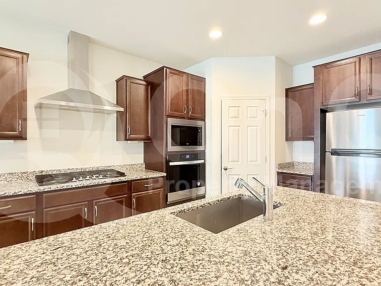 9034 W Luke Ave — Photo 4