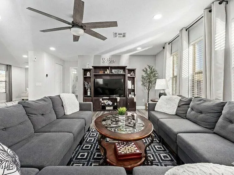 10617 W Daley Ln — Photo 49