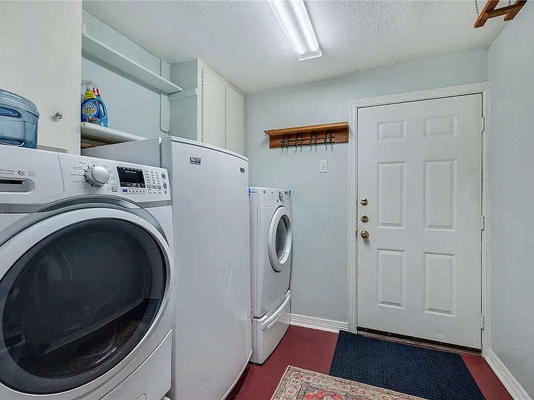 1030 Walton Dr — Photo 18