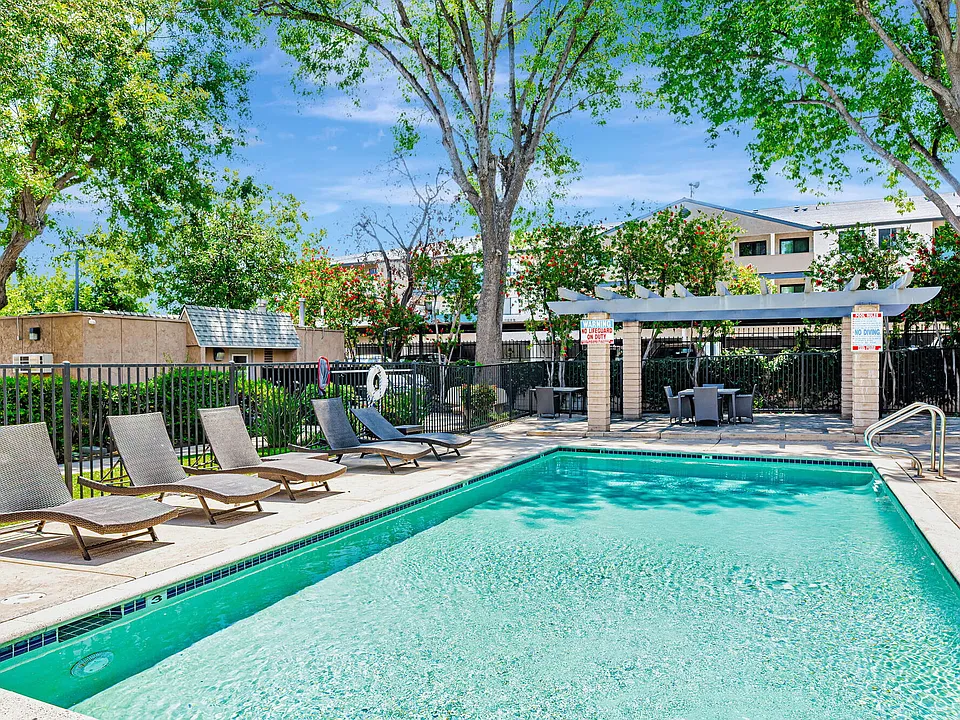 Independence Park Apartments