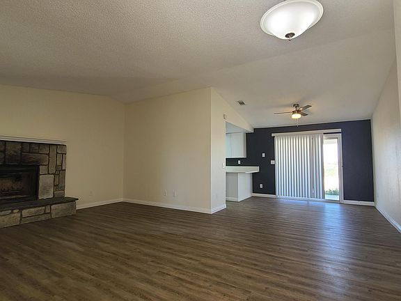 4th image of 16549 Mossdale Ave