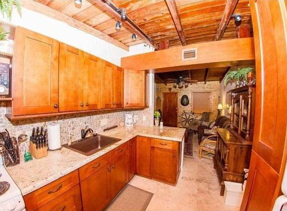 4th image of 309 NE 8th Ct