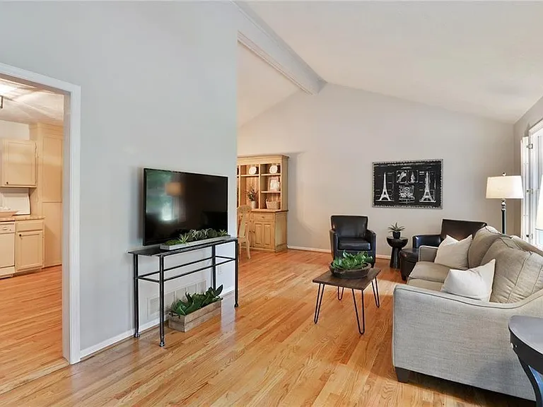 130 Cains Cove Dr — Photo 11