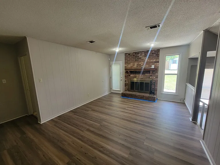 3737 Woodcock Dr — Photo 3