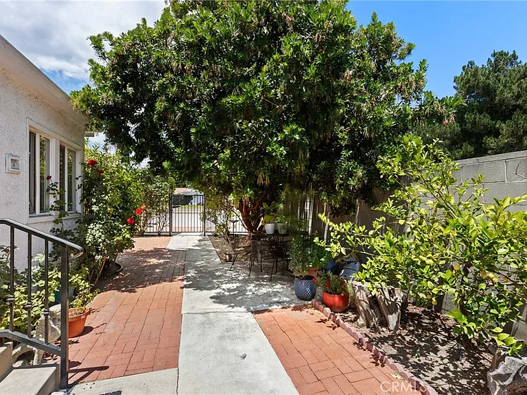 14618 Moorpark St #D — Photo 17