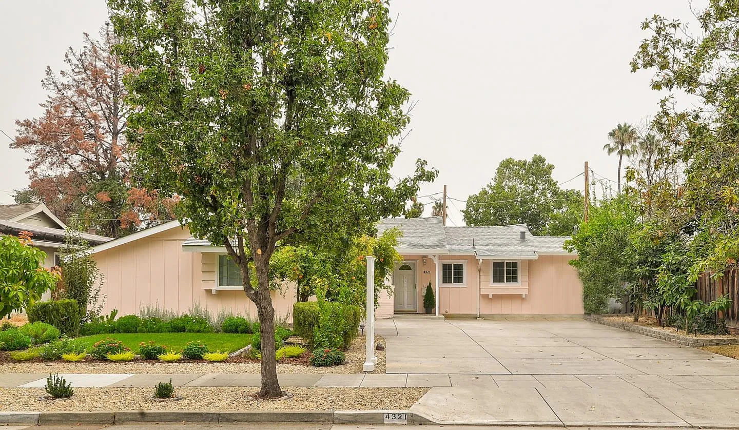 4321 Colombo Dr photo 1