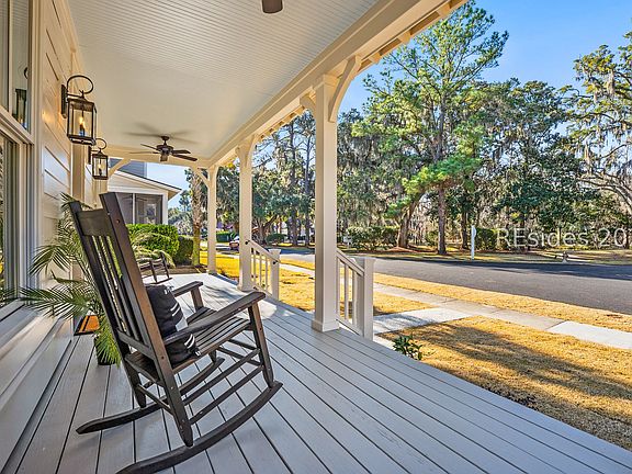 5th image of 448 Commons Cir