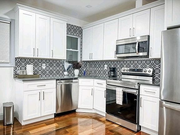 3rd image of 188-25 Keeseville Ave