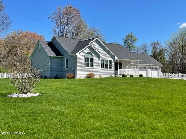 15 Holly Cir, Easthampton, MA 01027