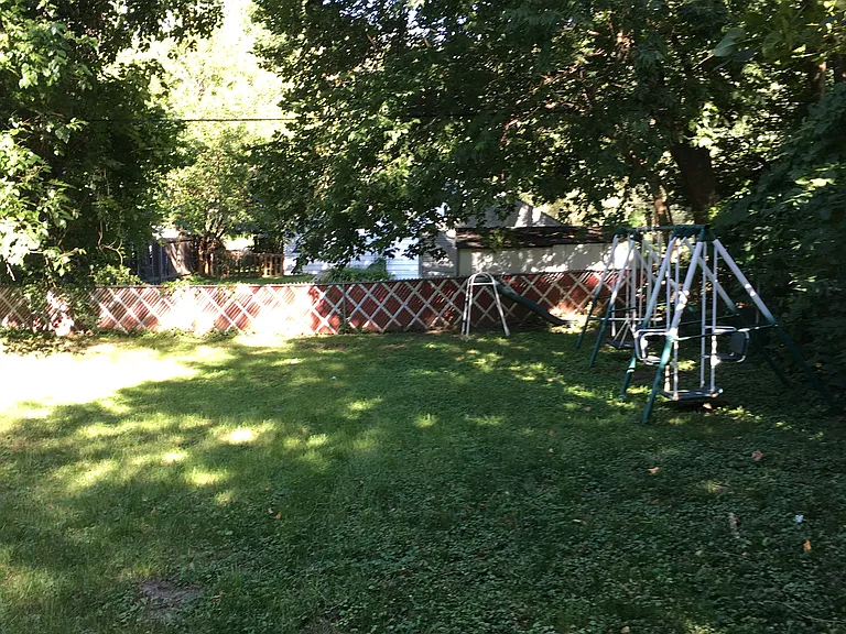 1219 E 36th Ct — Photo 4