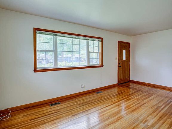 3rd image of 5118 Elmhurst Dr