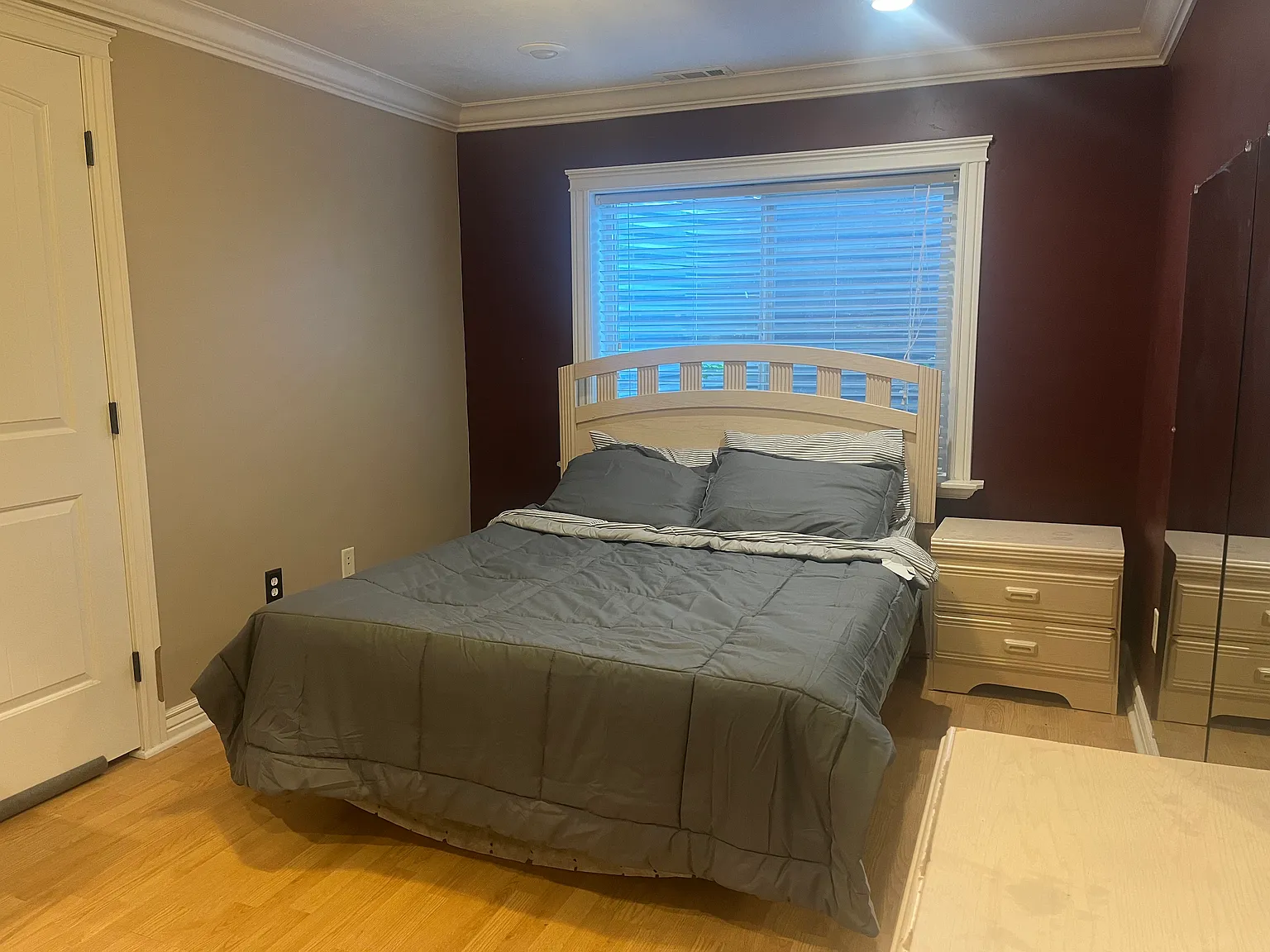 6 bed, 3248 sqft, $650 — Photo 2