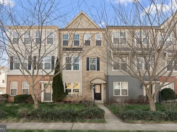 43985 Eastgate View Dr, Chantilly, VA 20152