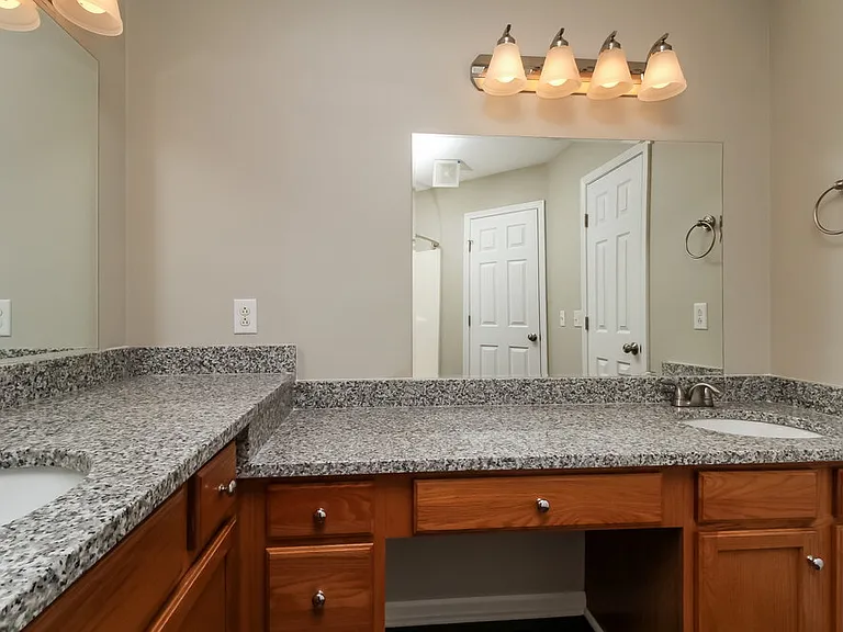 131 E Braxton Ln — Photo 13