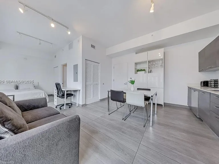 151 SE 1st St #1706 — Photo 4