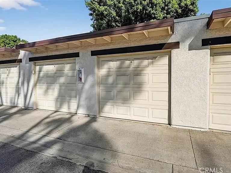 21372 Brookhurst St — Photo 17