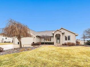 2834 Weeping Willow Dr, Green Bay, WI 54313