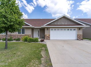 4717 Ridgewood Ln, Grand Forks, ND 58201