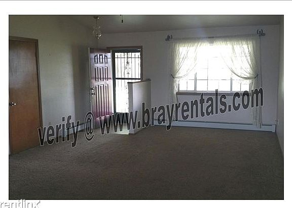 1193 17.5 Rd. living room2