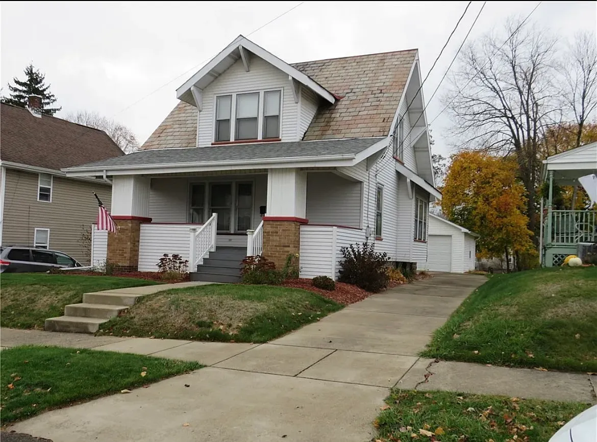 3 bed, $1,450 — Photo 2