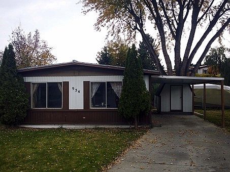 2nd image of 954 SE Eagle Ln