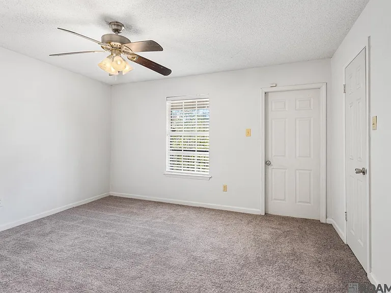 4624 Parkoaks Dr #11 — Photo 7