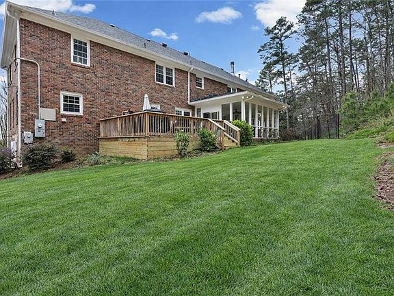 4th image of 20 Pine Valley Rd SW