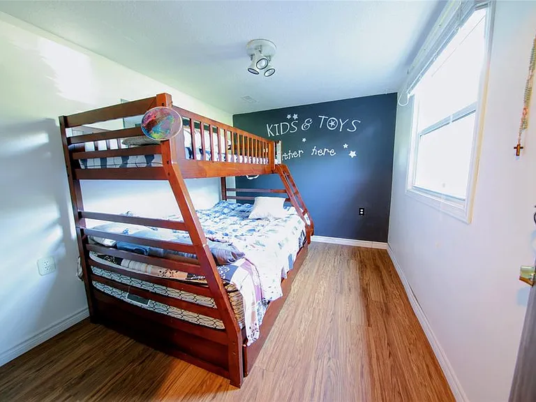 883 Assiniboine Cres — Photo 12