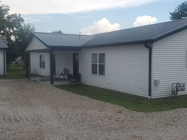 503 SW 3rd St #B, Loogootee, IN 47553