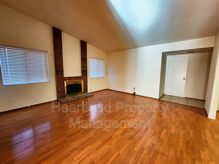 11323 Tribuna Ave — Photo 3