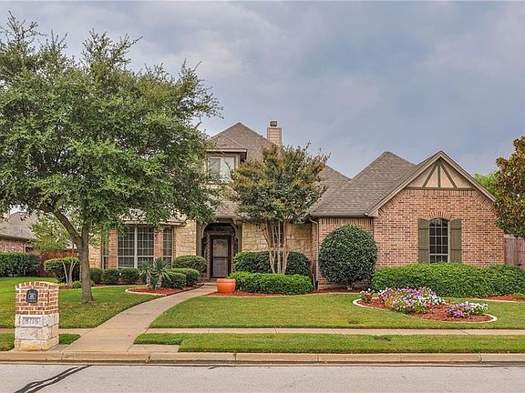 3rd image of 8116 Oak Hollow Dr