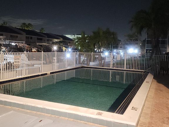 Pool Next to Apt