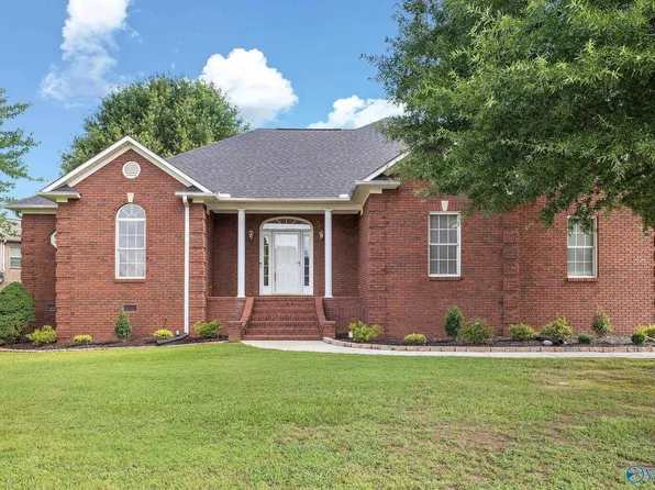 1507 Crown Pointe Dr NE, Hartselle, AL 35640