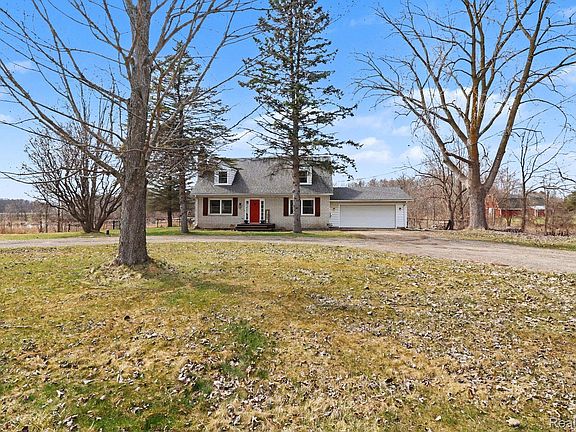 3rd image of 4837 Mack Rd