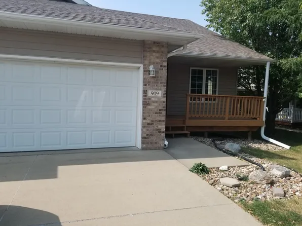 909 S Charlotte Ave, Sioux Falls, SD 57103