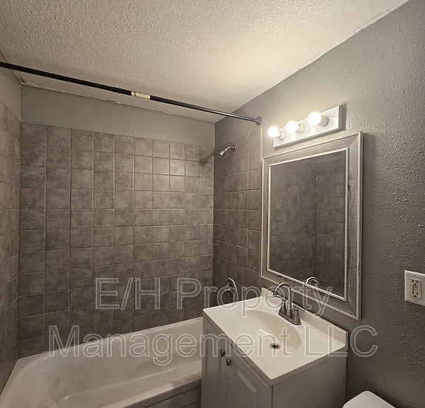 1010 E 8th St N — Photo 15