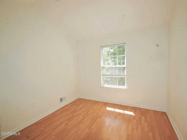 574 Beachway Ave #7 — Photo 19