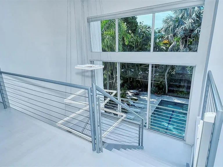 213 N Washington Dr — Photo 44