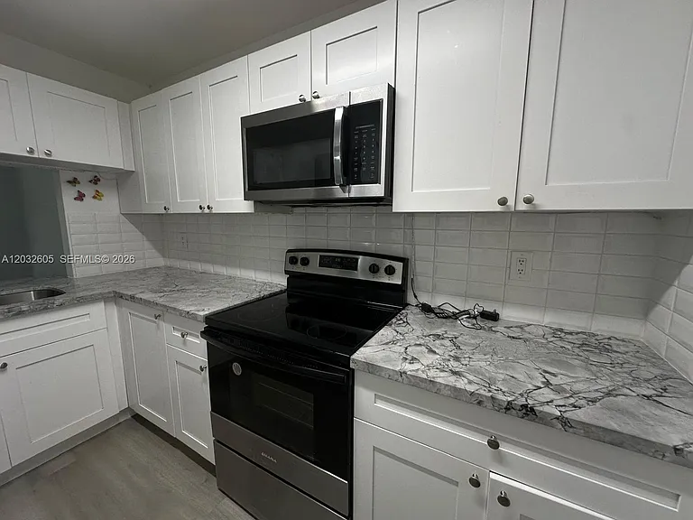 10050 NW 6th St #202 — Photo 11
