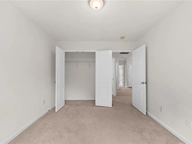 1058 Treymont Ln — Photo 33