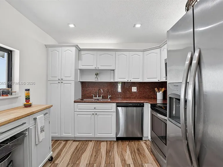 7016 SW 103rd Pl — Photo 10