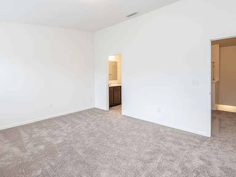 Huntley Glen Bldg 5 — Photo 12