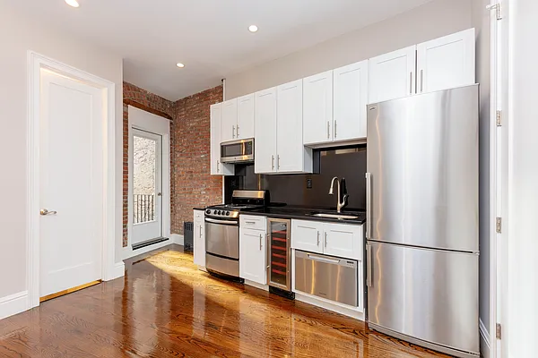 Rented by Douglas Elliman | media 19