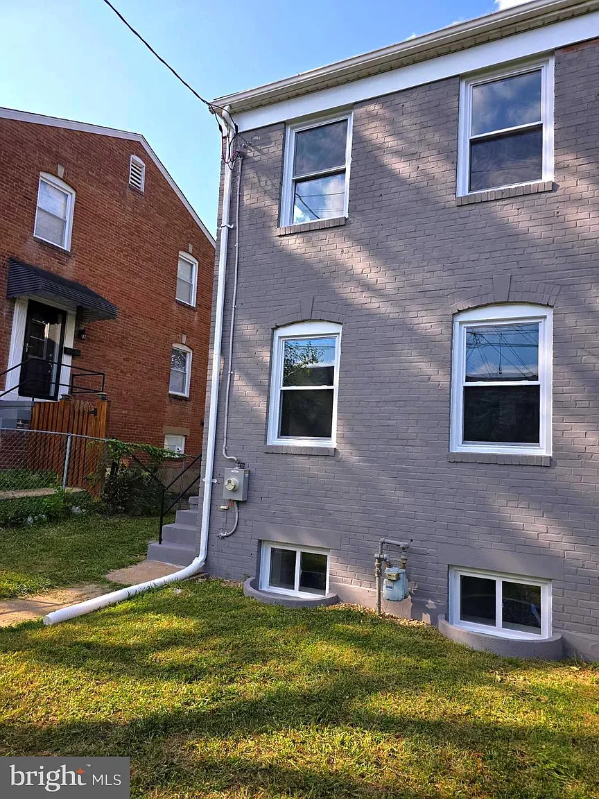 424 Peabody St NE photo 1
