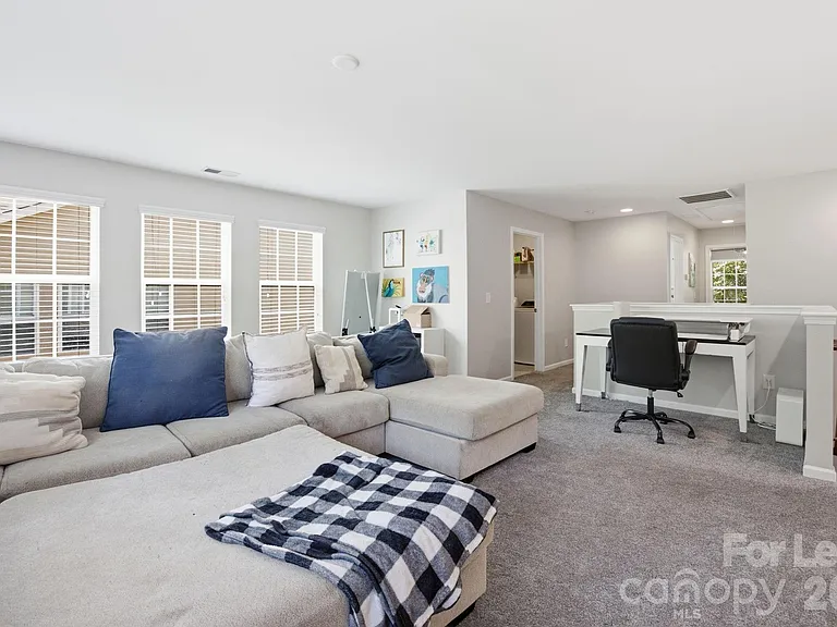 7037 Broughton Ln — Photo 18