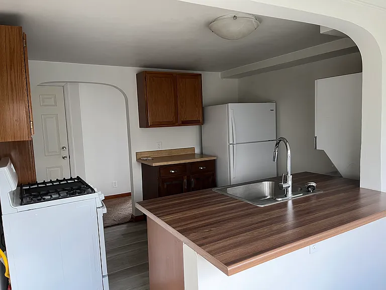 112 Allen St #114 — Photo 4